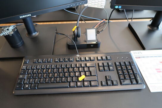 2 stk. computerskærme SAMSUNG S24E450, tastatur, mus, computer LENOVO