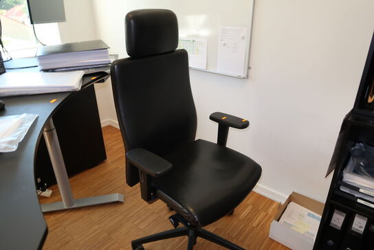 Kontorstol GS samt whiteboard