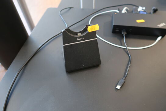 2 stk. computerskærme SAMSUNG S24E650, tastatur, mus, dockingstation