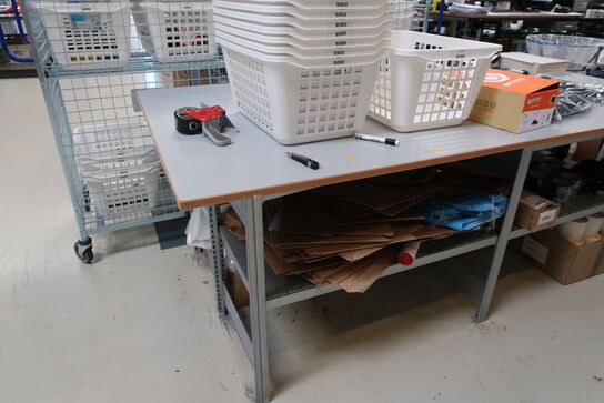 Pakkebord uden indhold, pakkeemballage medfølger