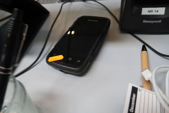 2 stk. håndholdscanner HONEYWELL med ladestation