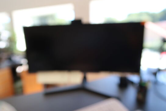 3 stk. computerskærme SAMSUNG CH34H890WGU m.fl. Tastatur og mus