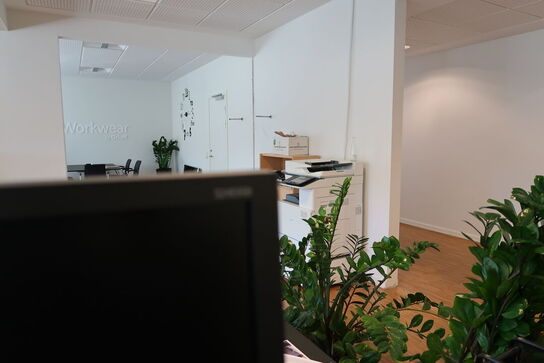 2 stk. computerskærme SAMSUNG S24E650, tastatur, mus, dockingstation