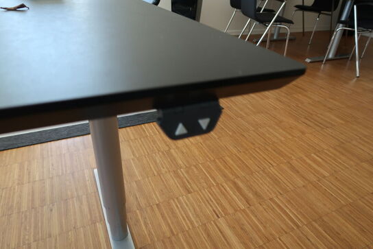 El. hæve/sænke skrivebord uden indhold med skuffemodul CUBE DESIGN