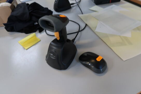 Computerskærm HP, tastatur, håndscanner, computer LENOVO