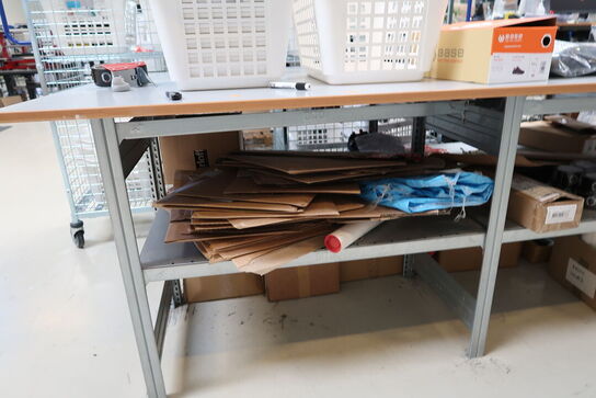 Pakkebord uden indhold, pakkeemballage medfølger