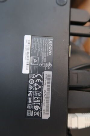 2 stk. computerskærme SAMSUNG S24E450, tastatur, mus, dockingstation