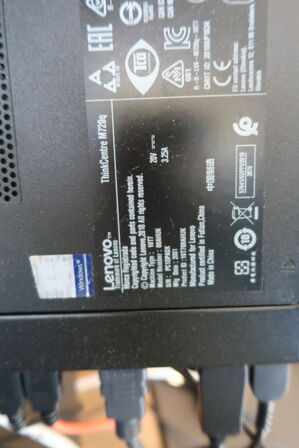 2 stk. computerskærme SAMSUNG S24E450, tastatur, mus, computer LENOVO