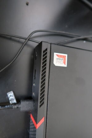 Computerskærm, tastatur, mus, håndscanner samt computer LENOVO