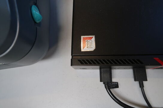 Computerskærm LENOVO, tastatur, håndscanner, computer LENOVO