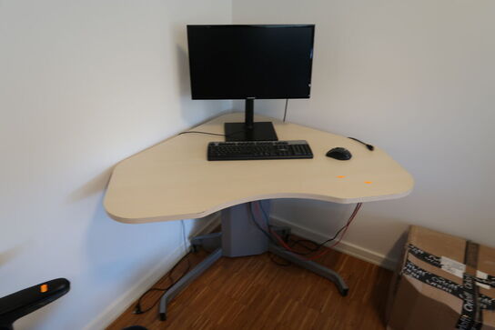 Bord med computerskærm SAMSUNG F24T400FHR, tastatur og mus 