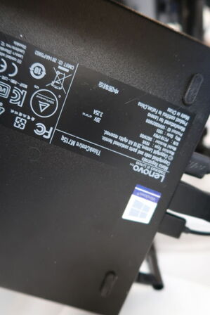 Computerskærm LENOVO, tastatur, håndscanner, computer LENOVO