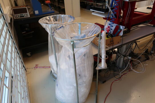 2 stk. skraldespandsstativer