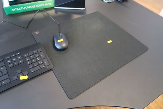 2 stk. computerskærme SAMSUNG S24E650, tastatur, mus, dockingstation