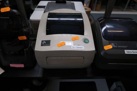 Printer HP LaserJet Pro M402dne samt labelprinter ZEBRA