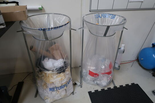 2 stk. skraldespandsstativer