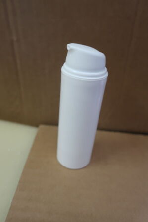 Ca. 300 stk. 50 ml. beholder med trykhætte
