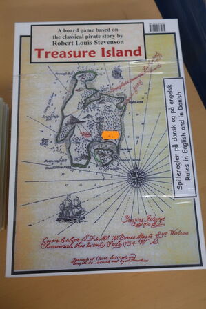4 stk. bøger skatteøen og 2 stk. spil treasure island