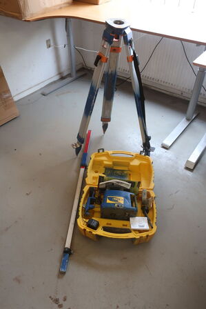 Rotationslaser SPECTRA LL400 precision laser med stativ