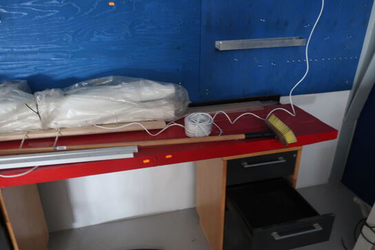 Arbejdsbord m.v. (se billeder)