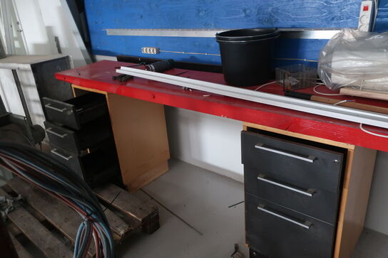 Arbejdsbord m.v. (se billeder)