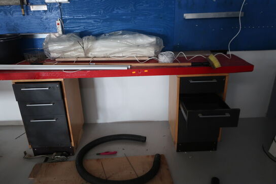 Arbejdsbord m.v. (se billeder)