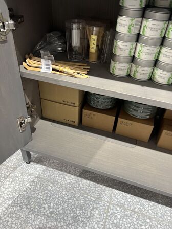 Reolsystem m. LED lys under hylderne 206x218x37cm