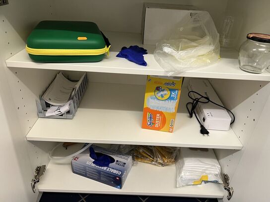 Indhold i køkkenskabe og skuffer