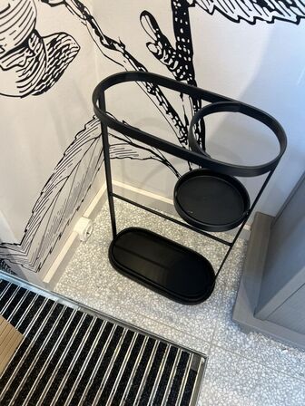 Reolsystem m. LED lys under hylderne