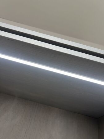 Reolsystem m. LED lys under hylderne 227x220x42cm - UDEN INDHOLD