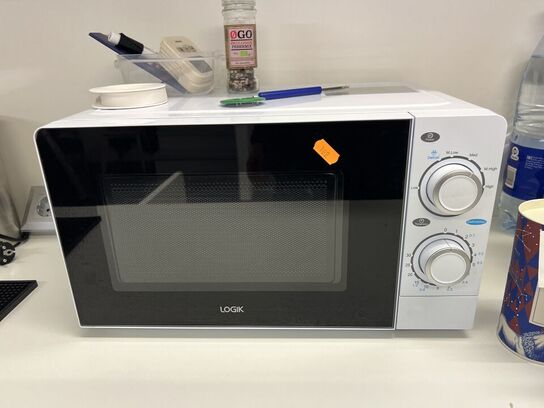 Indhold i køkkenskabe og skuffer