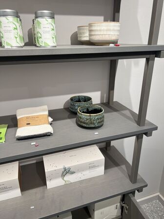 Reolsystem m. LED lys under hylderne 206x218x37cm