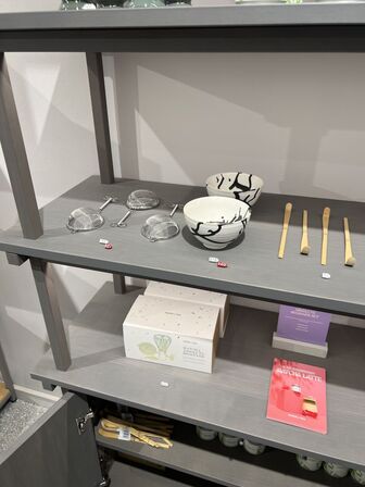 Reolsystem m. LED lys under hylderne 206x218x37cm