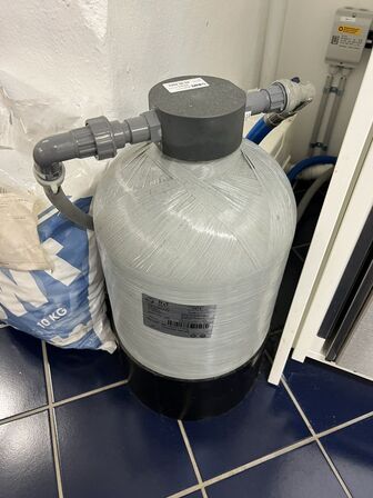 Opvaskemaskine WINTERHALTER UC-S V02 inkl. tryktank og åben sæk m. salt