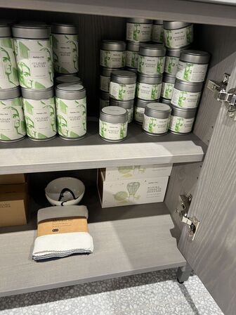 Reolsystem m. LED lys under hylderne 206x218x37cm