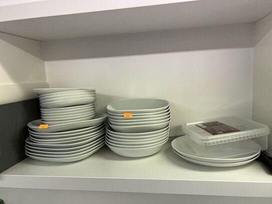 Indhold i køkkenskabe og skuffer