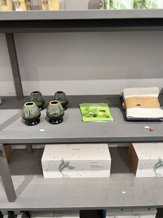 Reolsystem m. LED lys under hylderne 206x218x37cm