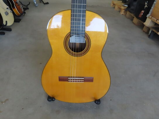 Guitar YAMAHA inkl. Stativ (bemærk standen)