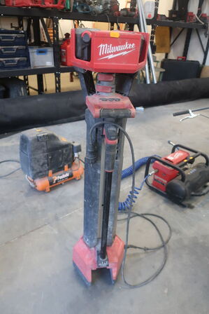 Arbejdslampe MILWAUKEE M18 HOSALC (akku)