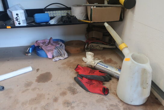 indhold på Reol  og ved (se billeder)