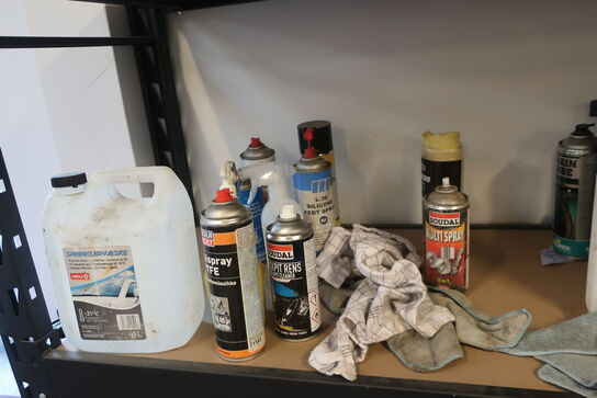 indhold på Reol  og ved (se billeder)