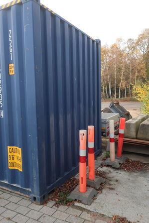 20' container m. opbygning. Indhold medfølger.