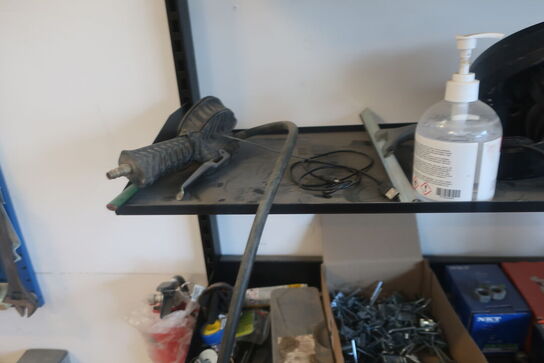 indhold på Reol  og ved (se billeder)