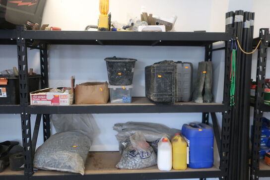 Indhold på tre hylder (se billeder)