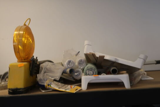 Indhold på tre hylder (se billeder)