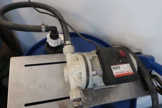 AdBlue plasttromle med ca 100 liter    Pumpe medfølger ikke