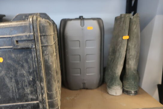 Indhold på tre hylder (se billeder)