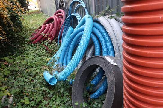 Div. rør, dæksler m.v. (se billeder)