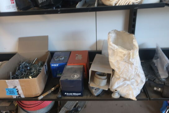 indhold på Reol  og ved (se billeder)