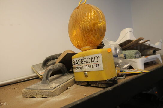 Indhold på tre hylder (se billeder)